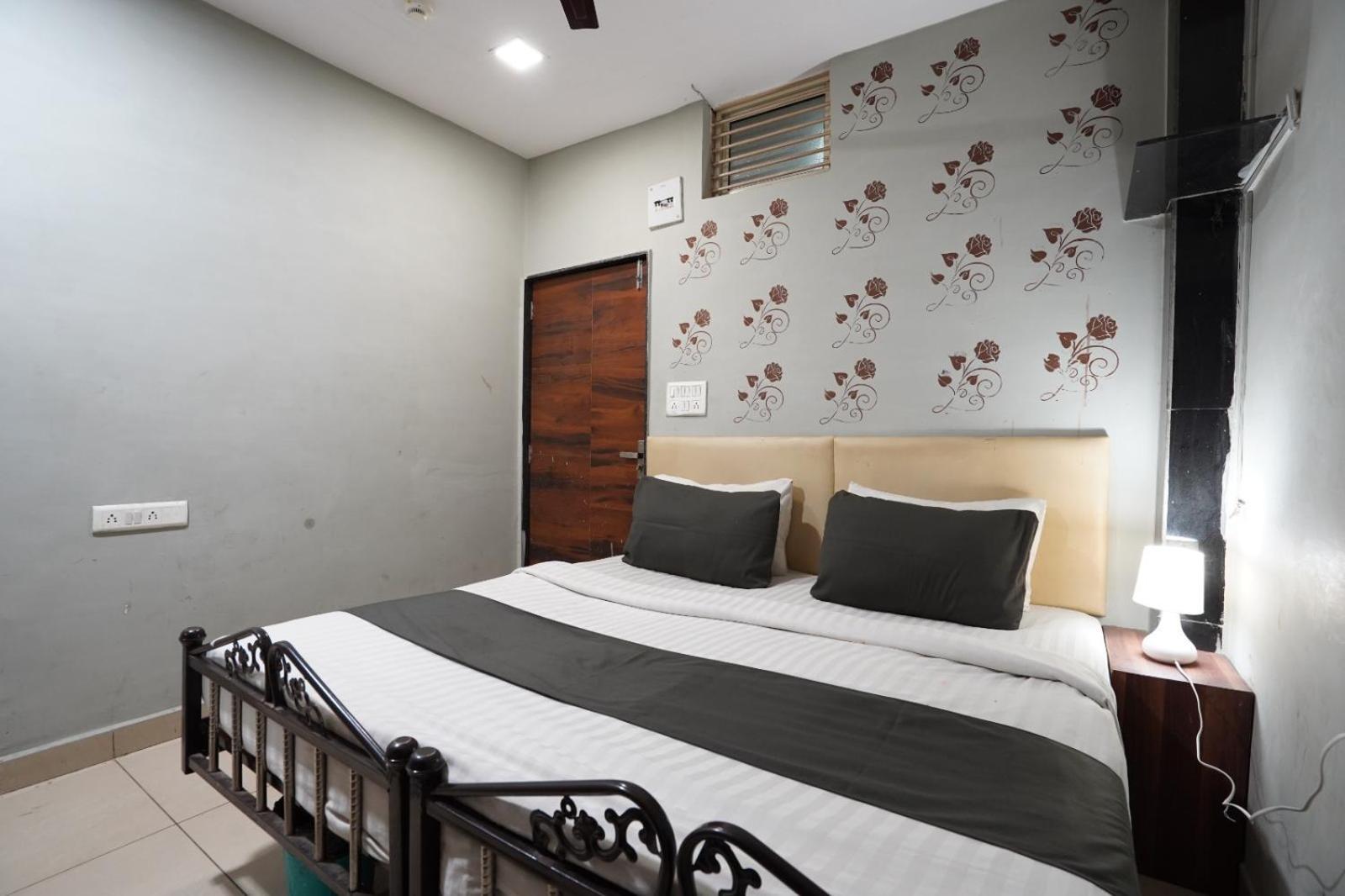 Hotel Sai Inn, Ahmedabad Airport Екстер'єр фото