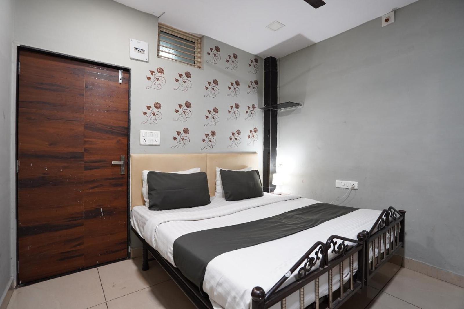Hotel Sai Inn, Ahmedabad Airport Екстер'єр фото