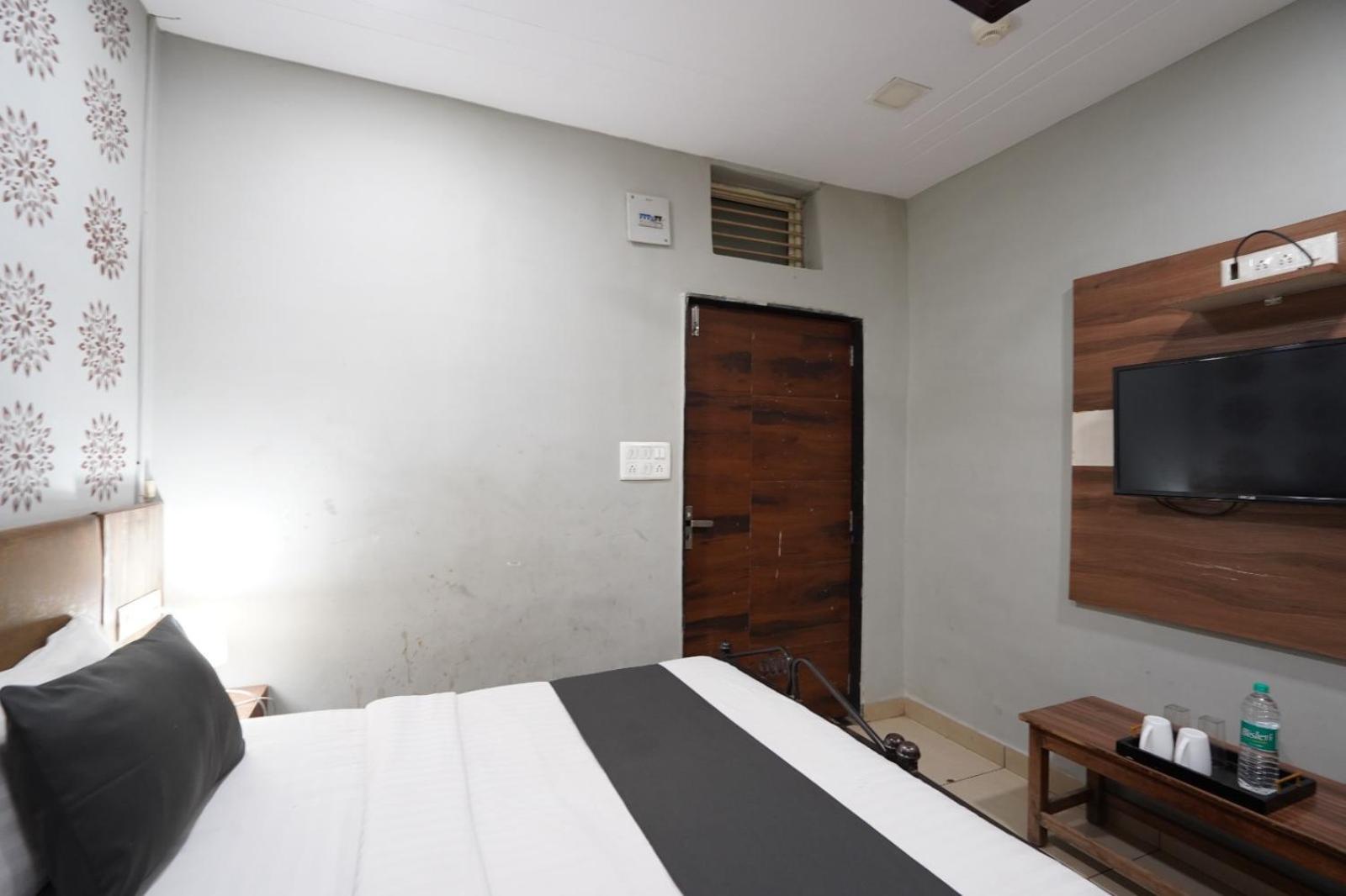 Hotel Sai Inn, Ahmedabad Airport Екстер'єр фото