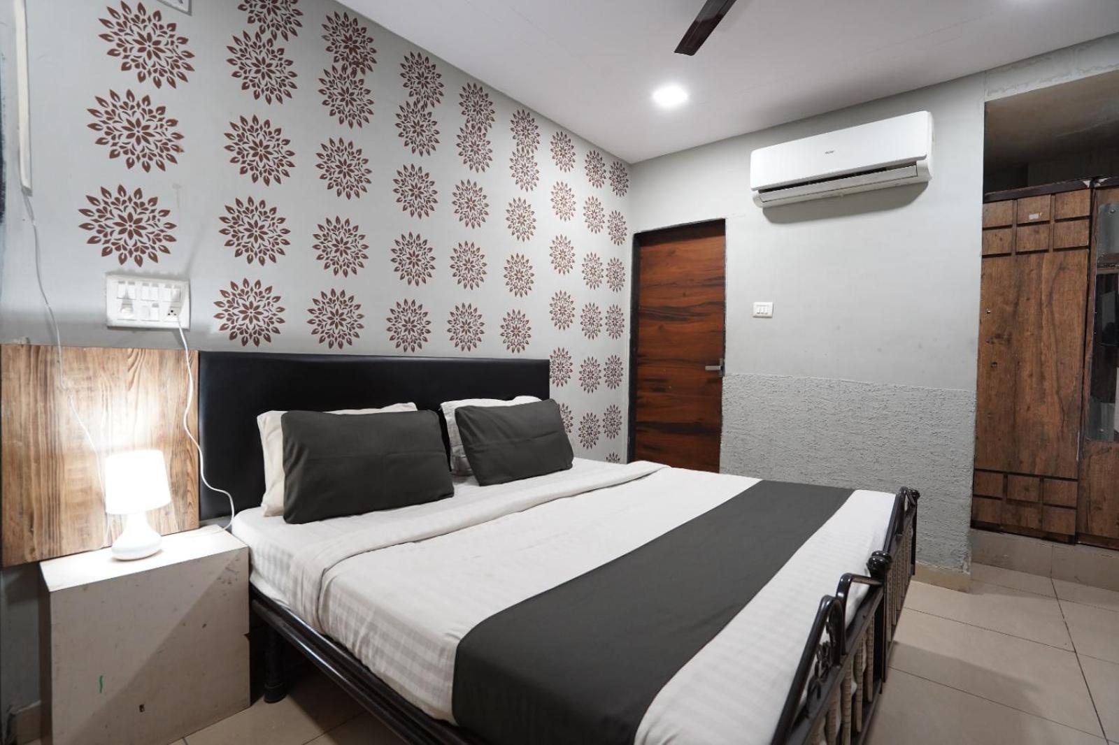 Hotel Sai Inn, Ahmedabad Airport Екстер'єр фото