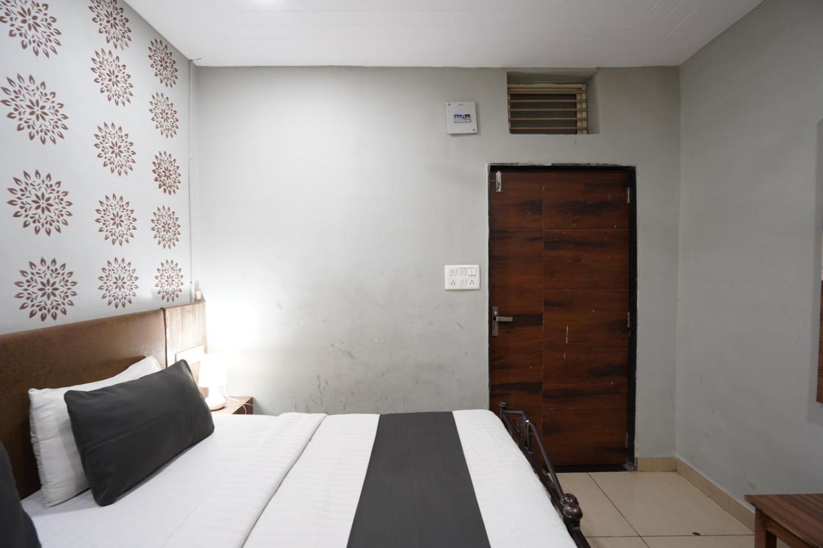 Hotel Sai Inn, Ahmedabad Airport Екстер'єр фото