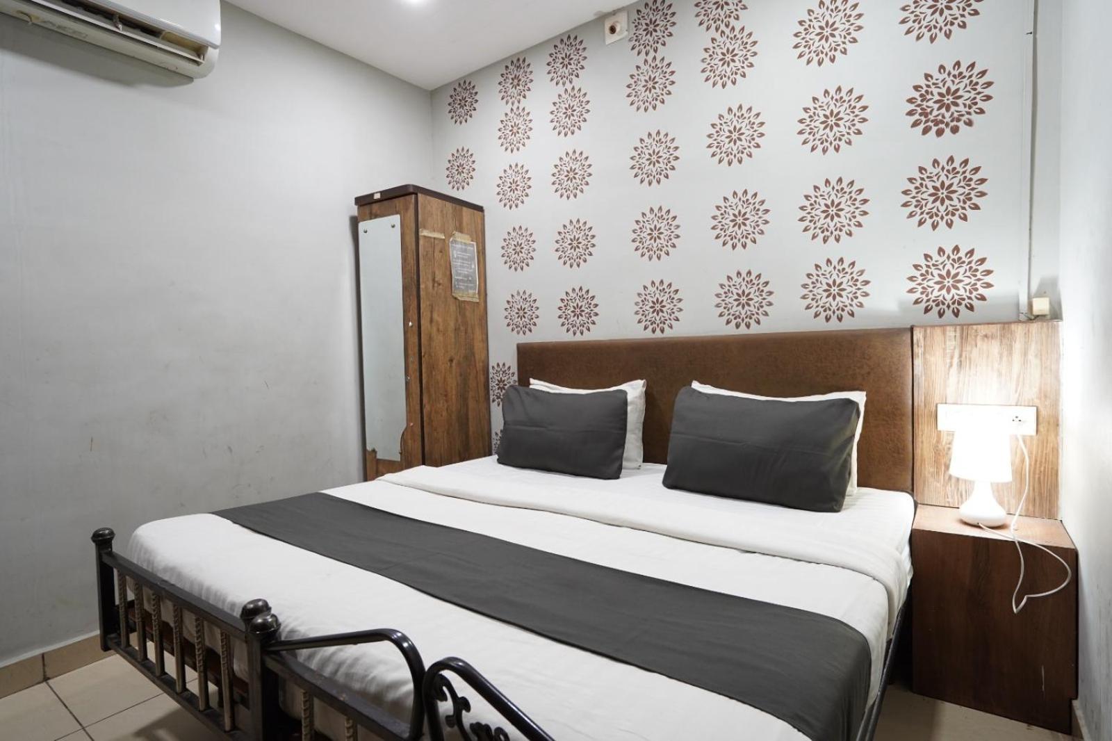 Hotel Sai Inn, Ahmedabad Airport Екстер'єр фото
