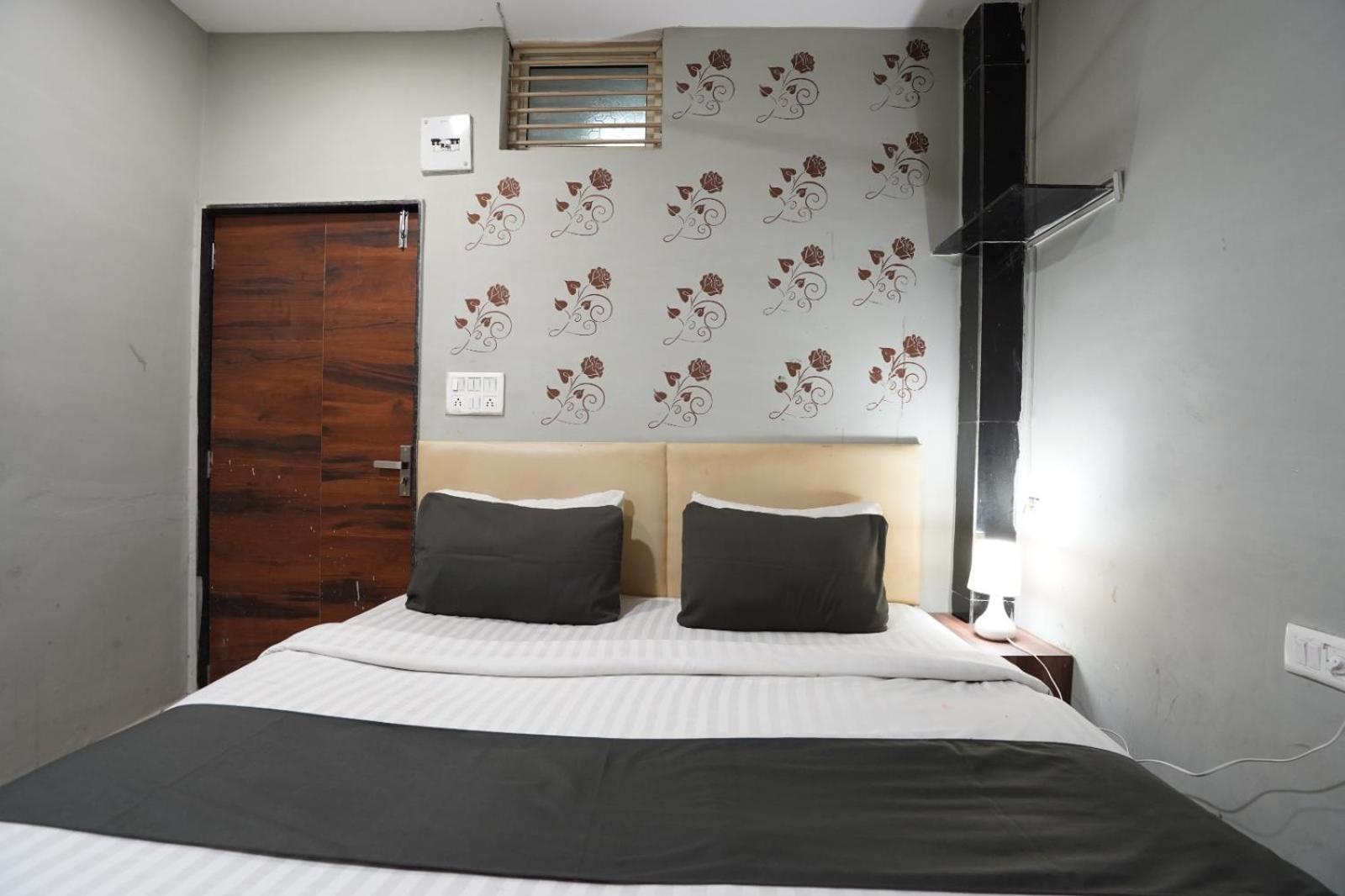 Hotel Sai Inn, Ahmedabad Airport Екстер'єр фото