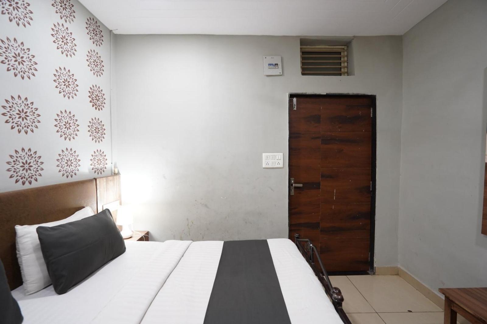Hotel Sai Inn, Ahmedabad Airport Екстер'єр фото