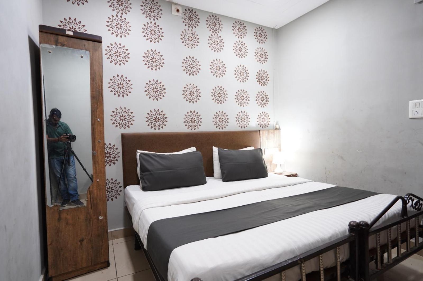 Hotel Sai Inn, Ahmedabad Airport Екстер'єр фото