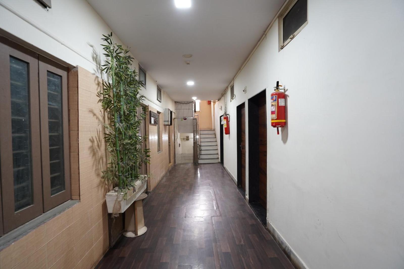 Hotel Sai Inn, Ahmedabad Airport Екстер'єр фото
